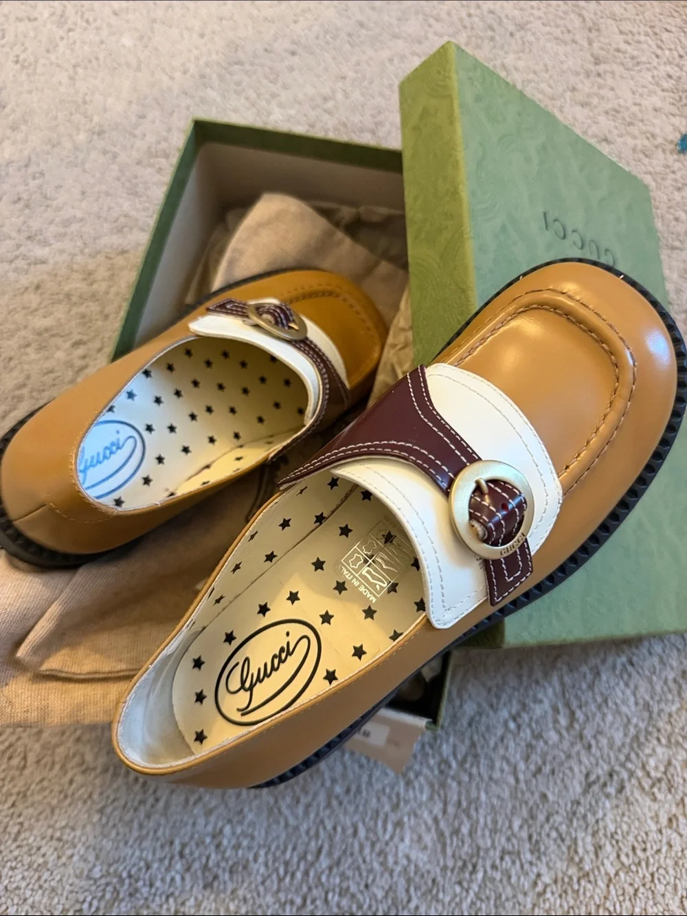 Gucci Tan White and Burgundy Leather Loafers with Signature Buckle